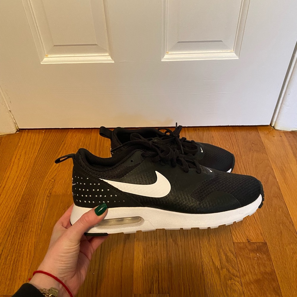 NIKE Air Max Tavas 'Black'